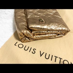 🌻Louis Vuitton Gold clutch🌻